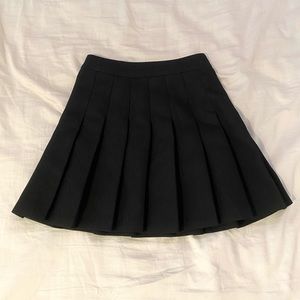 h&m pleated black mini skirt